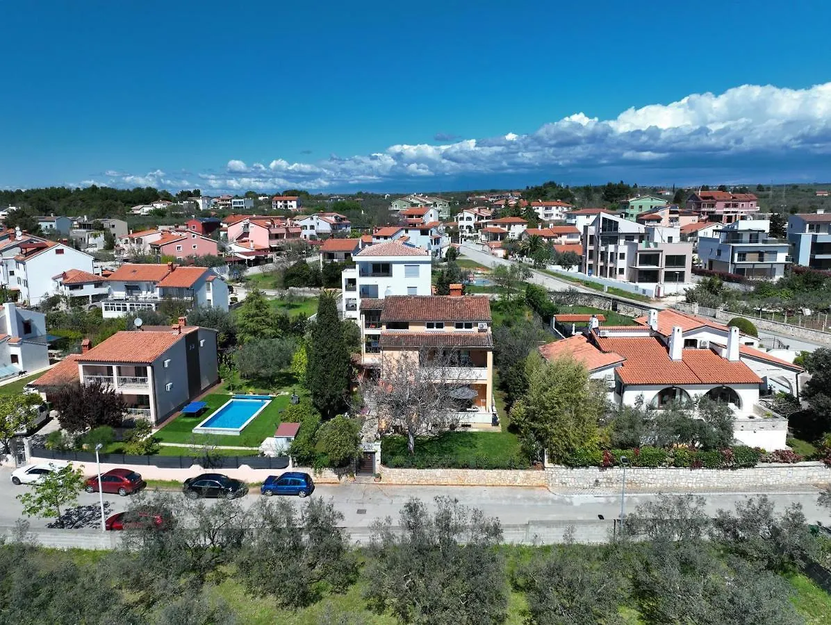 Modern Mit Toller Terrasse Apartment Fazana 0*,  Croatia